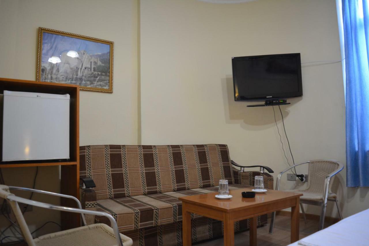 Hotel Republika ティラナ エクステリア 写真