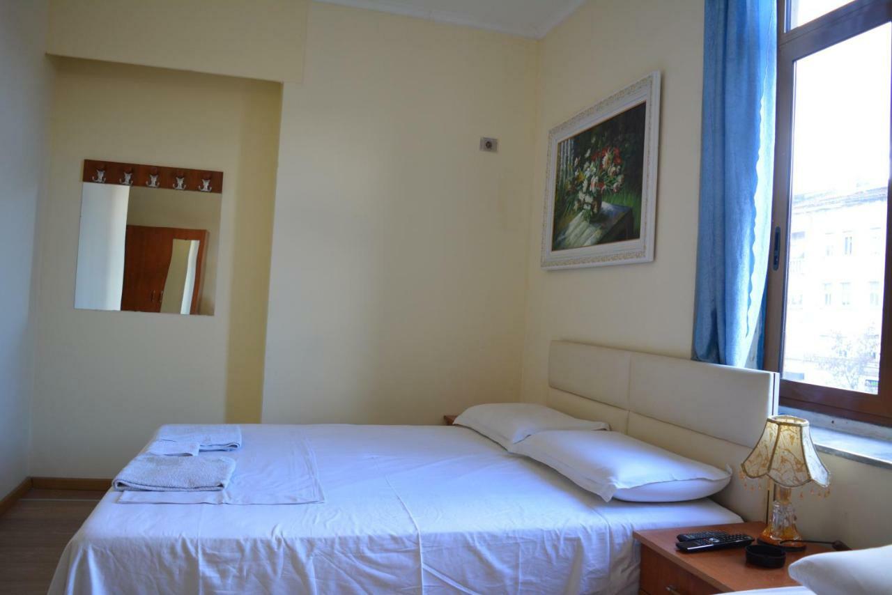 Hotel Republika ティラナ エクステリア 写真